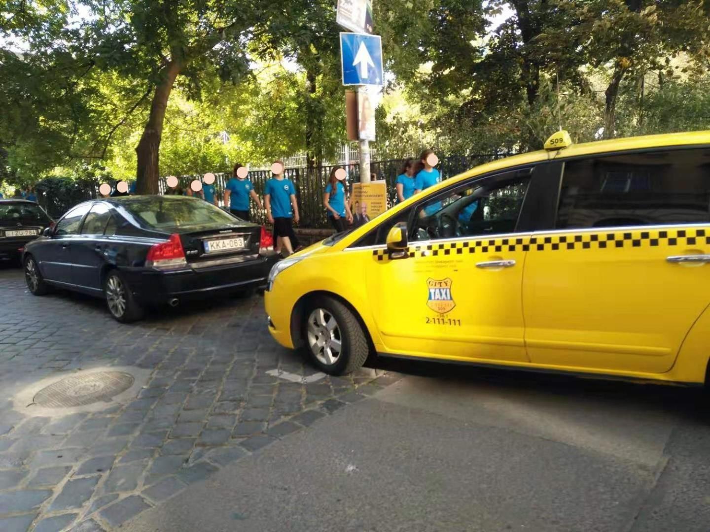 Klauzal 10 * Budapesta